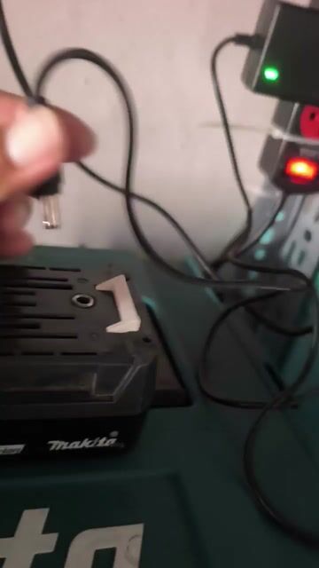 Pin sạc Makita 14.4V Li-ion, chân G. Mua bán Đồ chuyên dụng, Giống nuôi trồng tại Huyện Đức Linh Bình Thuận được đăng bởi Tuấn  hình 1