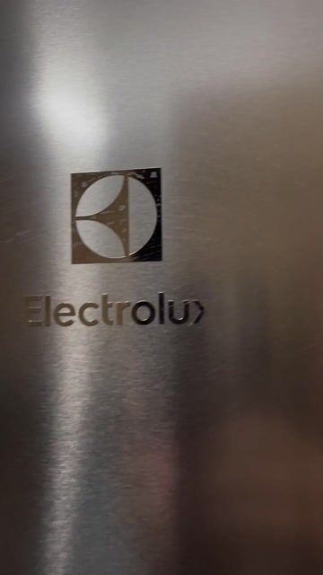 Để lại tủ lạnh Electrolux 94L mới mua chưa sử dụng