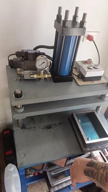 Máy ép thủy lực - ép biển số. Mua bán Đồ chuyên dụng, Giống nuôi trồng tại Thị xã Đông Triều Quảng Ninh được đăng bởi Hải Lan hình 1