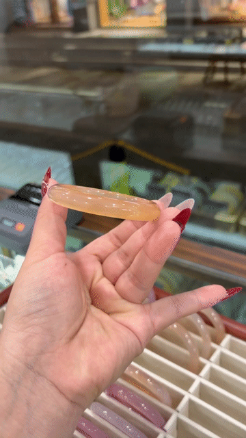 Vòng tay đá tự nhiên nữ cam nhạt. Mua bán Phụ kiện thời trang khác tại Quận Thanh Xuân Hà Nội được đăng bởi Gia Hung hình 1
