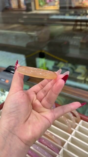 Vòng tay đá tự nhiên nữ cam nhạt. Mua bán Phụ kiện thời trang khác tại Quận Thanh Xuân Hà Nội được đăng bởi Gia Hung hình 1