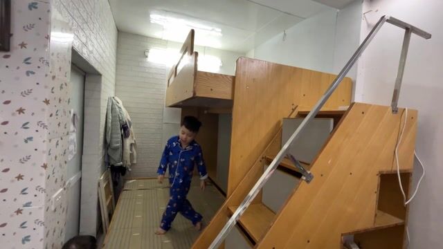 Giường tầng Zip Iris Nâu gỗ Gỗ tự nhiên. Mua bán Giường, chăn ga gối nệm tại Quận Thanh Xuân Hà Nội được đăng bởi Vu Thuy Nga hình 1