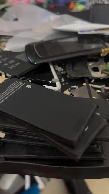 Dịch vụ thay Pin zin iphone 12 mini 13mini SE 2 3. Dịch vụ sửa chữa & bảo dưỡng điện máy tại Quận Tân Phú Tp Hồ Chí Minh được đăng bởi Trương Hiệp hình 1
