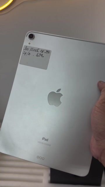 Apple iPad Pro 2018 256GB Wifi Bạc. Mua bán Máy tính bảng tại Quận Tân Bình Tp Hồ Chí Minh được đăng bởi Tran Minh Anh hình 1