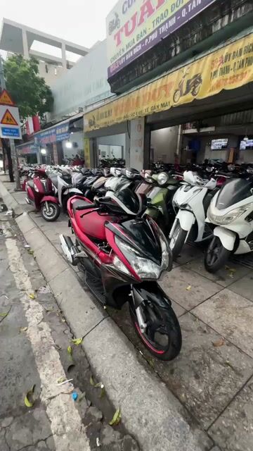 Honda air blade FI 2012 mới 90% Bstp chính chủ. Mua bán Xe máy tại Quận Tân Phú Tp Hồ Chí Minh được đăng bởi Tuanduy hình 1