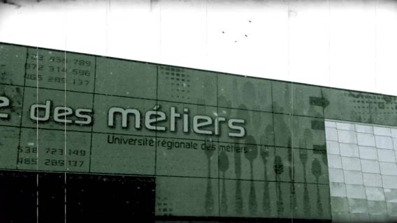 Charlot, apprenti mécanicien