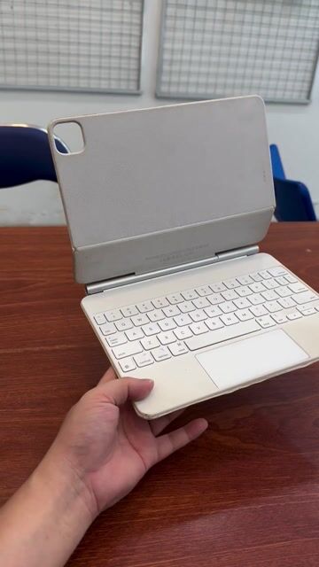 Bàn phím iPad 11 inch, Magic Keyboard Trắng 97%. Mua bán Phụ kiện (Màn hình, Chuột...) tại Quận Tân Bình Tp Hồ Chí Minh được đăng bởi Minh Tuấn hình 1