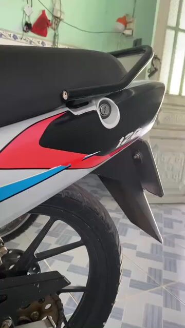 Suzuki Sport 120 Satria 2000 Trắng - Xanh. Mua bán Xe máy tại Thành phố Thủ Đức Tp Hồ Chí Minh được đăng bởi Ngọc Thịnh Nguyễn hình 1