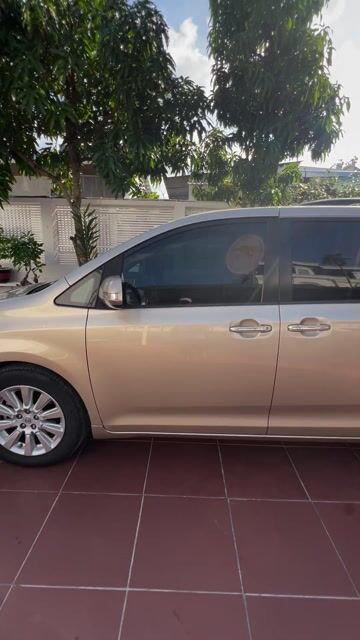Toyota Sienna 2012 - 86000 km. Mua bán Ô tô tại Quận Ninh Kiều Cần Thơ được đăng bởi Triển Oto Xuân Khánh hình 1