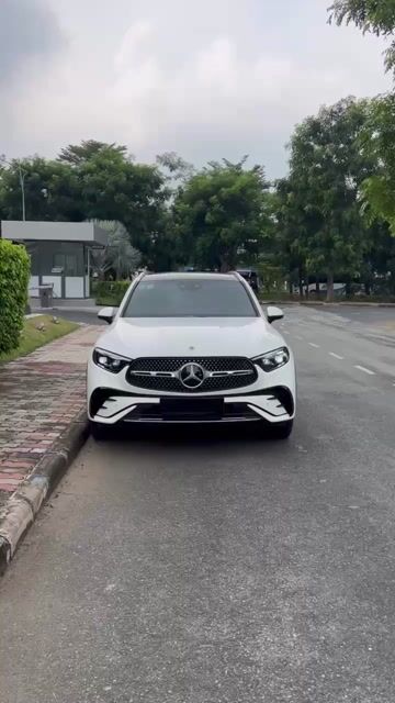 Mercedes GLC300 4matic 2023 Trắng siêu lướt. Mua bán Ô tô tại Quận 7 Tp Hồ Chí Minh được đăng bởi Hoàn Lee Xe Lướt hình 1