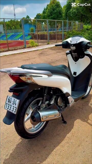 Honda SHVN 150cc Form Ý 2012 Trắng 1.3333. Mua bán Xe máy tại Huyện Thống Nhất Đồng Nai được đăng bởi Tùng Apple Gia Kiệm hình 1