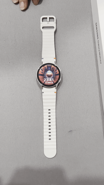 Samsung Galaxy Watch 7 Trắng 40mm. Mua bán Thiết bị đeo thông minh tại Quận 8 Tp Hồ Chí Minh được đăng bởi Nhật Khang hình 1