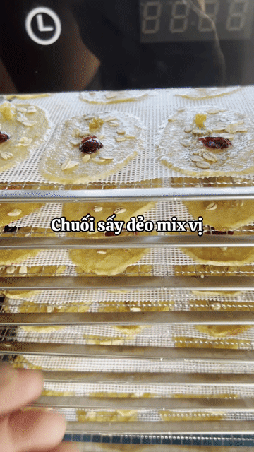 Chuối sấy dẻo mix hạt hộp 200gram. Mua bán Đồ ăn, thực phẩm và các loại khác tại Huyện Vĩnh Cửu Đồng Nai được đăng bởi Lâm Hùng hình 1