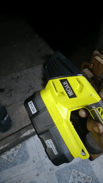 Đèn pin Ryobi Vàng đen 18V. Mua bán Đèn tại Thành phố Thuận An Bình Dương được đăng bởi bình dương hình 1