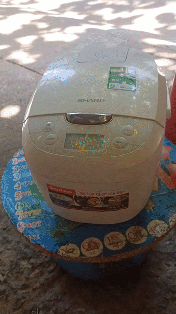 Nồi cơm điện tử Sharp KS-COM186EV-GL 1.8 lít Trắng. Mua bán Bếp, lò, đồ điện nhà bếp tại Quận Cẩm Lệ Đà Nẵng được đăng bởi Anh Khoa hình 1