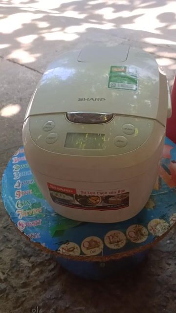 Nồi cơm điện tử Sharp KS-COM186EV-GL 1.8 lít Trắng. Mua bán Bếp, lò, đồ điện nhà bếp tại Quận Cẩm Lệ Đà Nẵng được đăng bởi Anh Khoa hình 1