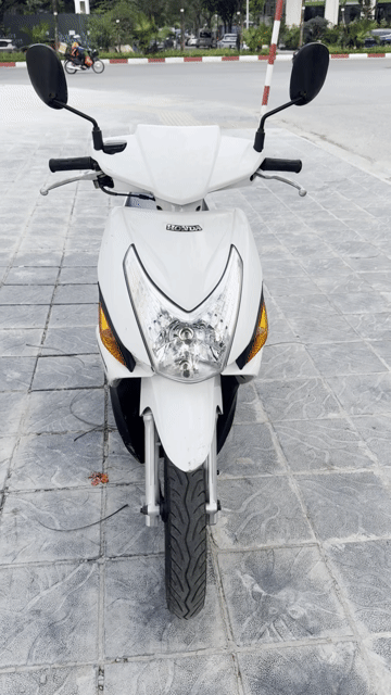 Honda Click Trắng Xe tay ga đời cuối 6 nan. Mua bán Xe máy tại Quận Nam Từ Liêm Hà Nội được đăng bởi An Nhiên Nguyễn hình 1