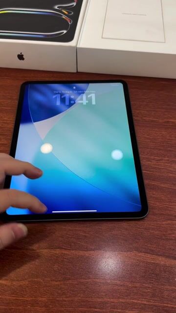 Apple iPad Pro M5 11 inch 256GB Wifi, Sạc 9 Lần. Mua bán Máy tính bảng tại Quận Tân Bình Tp Hồ Chí Minh được đăng bởi Minh Tuấn hình 1