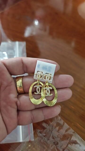 Bông tai Chanel vàng hội khoen tròn nữ. Mua bán Phụ kiện thời trang khác tại Thành phố Long Xuyên An Giang được đăng bởi Shop Trang Sức Mỹ Ký Việt  hình 1