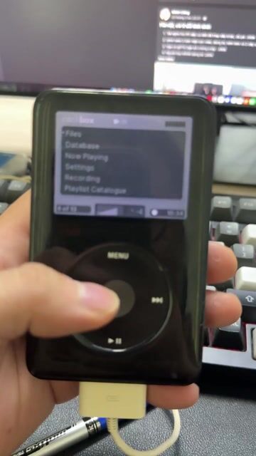 Máy nghe nhạc Apple iPod Classic 6 Bạc 160GB SSD. Mua bán Tivi, Âm thanh tại Quận Nam Từ Liêm Hà Nội được đăng bởi Nguyễn Nam Hải hình 1