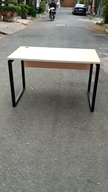 Bàn làm việc chân sắt 1m2x70cm,bàn học chân sắt. Mua bán Đồ dùng văn phòng tại Quận Bình Thạnh Tp Hồ Chí Minh được đăng bởi Kho Nội thất Cũ Mới Phú Nhàn hình 1
