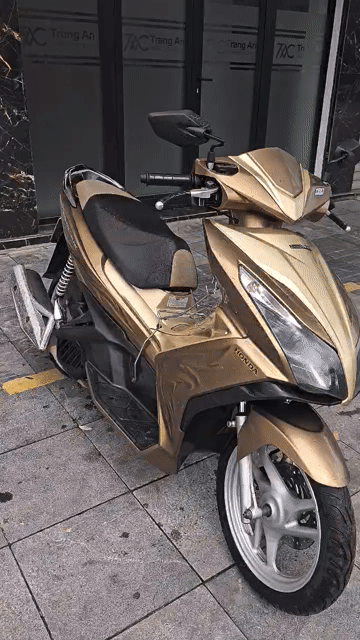 Honda Air Blade mầu vàng, năm 2014 . Mua bán Xe máy tại Quận Hai Bà Trưng Hà Nội được đăng bởi Tên chưa cung cấp hình 1