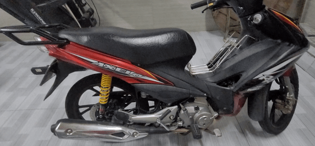 Suzuki Axelo Côn tay Đỏ đen. Mua bán Xe máy tại Huyện Củ Chi Tp Hồ Chí Minh được đăng bởi Phong Hà hình 1