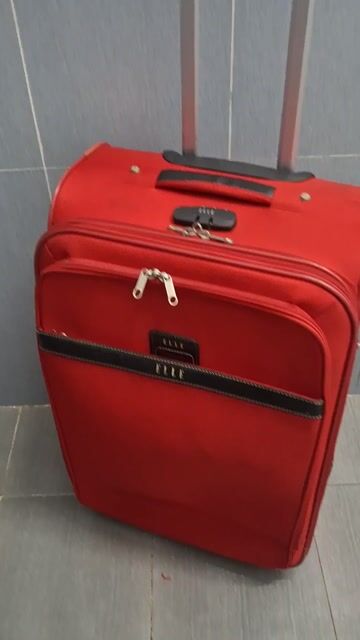 Vali kéo ELLE Đỏ 60x40x25cm mới. Mua bán Túi xách tại Quận 4 Tp Hồ Chí Minh được đăng bởi Hạnh hình 1