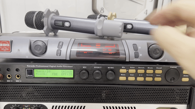Vang số karaoke Hugo V3 Hồng. Mua bán Tivi, Âm thanh tại Thành phố Tây Ninh Tây Ninh được đăng bởi Thành hình 1