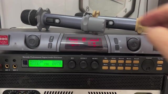Vang số karaoke Hugo V3 Hồng. Mua bán Tivi, Âm thanh tại Thành phố Tây Ninh Tây Ninh được đăng bởi Thành hình 1