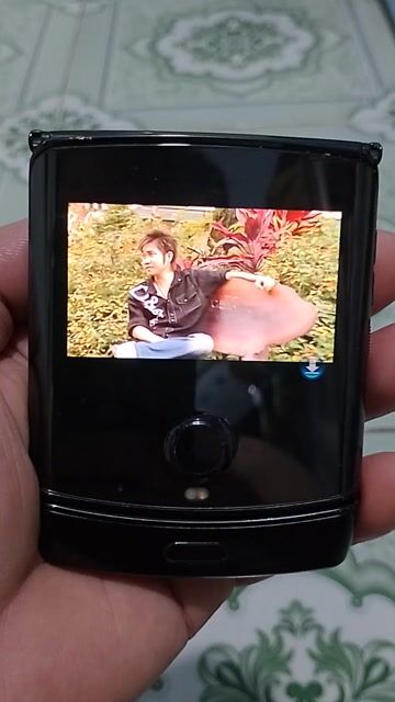 Motorola Razr 2019 Đen. Mua bán Điện thoại tại Thành phố Thuận An Bình Dương được đăng bởi Dang Havandang hình 1