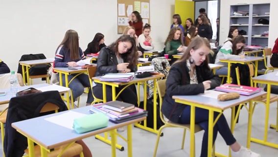 Les blouses blanches du lycée La Ville Davy