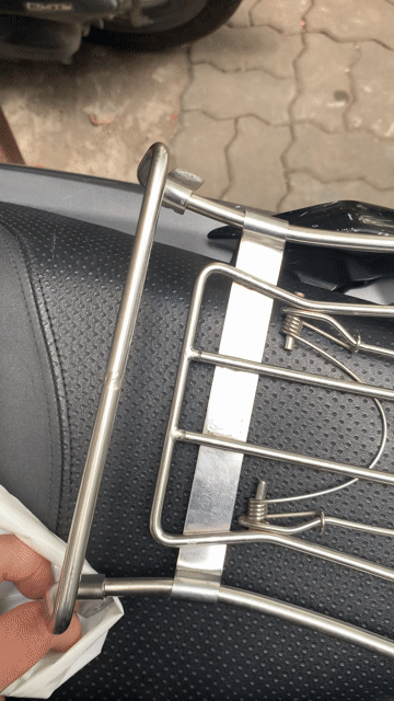 Gác baga xe máy Air Blade Kim loại Bạc. Mua bán Phụ tùng xe tại Quận Ba Đình Hà Nội được đăng bởi Hải Đăng hình 1