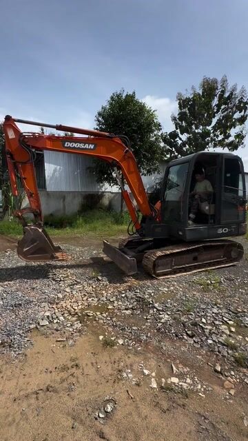 _ Xe cuốc Doosan DH60 - 7. Mua bán Phương tiện khác tại Huyện Định Quán Đồng Nai được đăng bởi thien le hình 1
