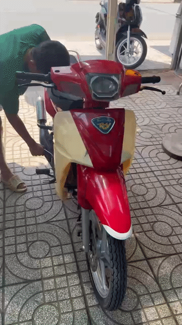 Suzuki RGV 120R Đỏ vàng. Mua bán Xe máy tại Quận Bình Tân Tp Hồ Chí Minh được đăng bởi Lạc Giữa Chợ hình 1