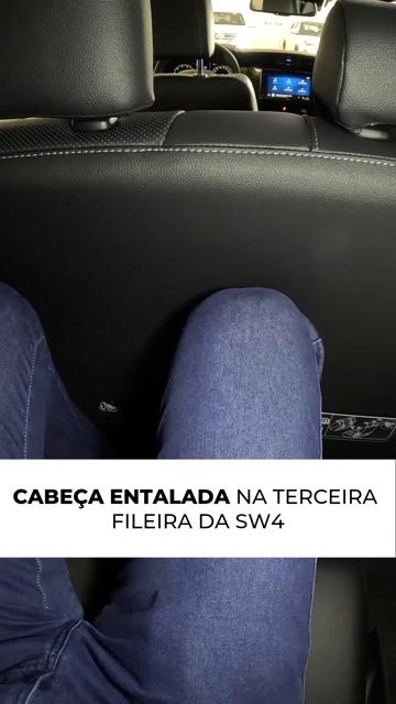 Cabeça entalada na terceira fileira da SW4