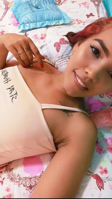 Model - hanna perez aceite