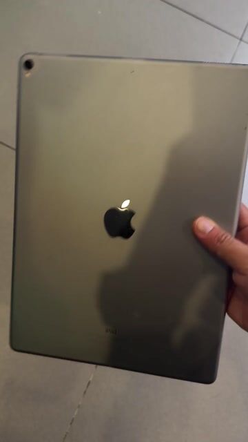 Apple iPad Pro 12.9 inch 64GB Xám gen2 2017. Mua bán Máy tính bảng tại Quận Phú Nhuận Tp Hồ Chí Minh được đăng bởi Thanh nam hình 1