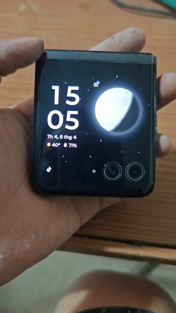 Motorola Razr 40 Ultra Đen Hỏng màn trong. Mua bán Điện thoại tại Thành phố Dĩ An Bình Dương được đăng bởi Việt hình 1