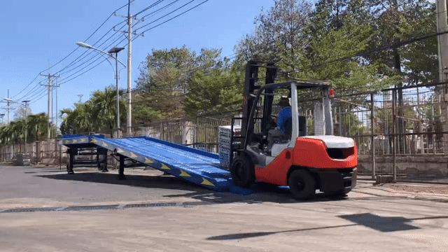 Cầu lên container - Cầu dẫn xe nâng. Mua bán Đồ chuyên dụng, Giống nuôi trồng tại Huyện Bắc Tân Uyên Bình Dương được đăng bởi Hoài Thơm Việt Thành hình 1