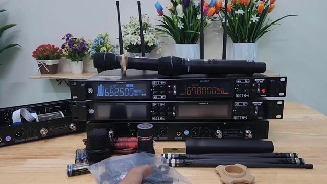 Micro không dây Shure UR-99S chuyên sự kiện. Mua bán Tivi, Âm thanh tại Quận Hà Đông Hà Nội được đăng bởi Nhat Vu hình 1