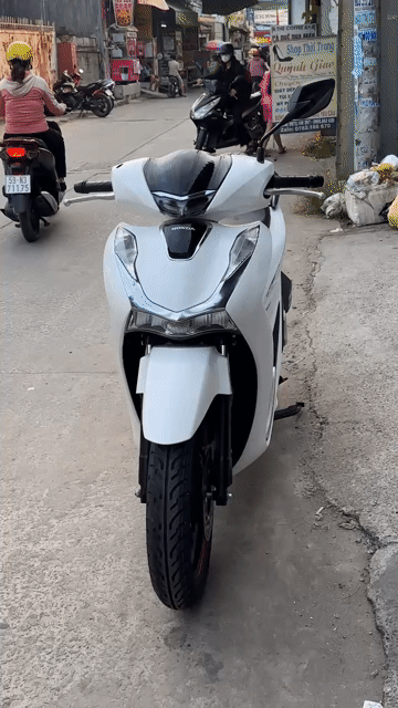 Honda SH 125 2022 Trắng 18000 km. Mua bán Xe máy tại Huyện Bình Chánh Tp Hồ Chí Minh được đăng bởi Trương Motor hình 1