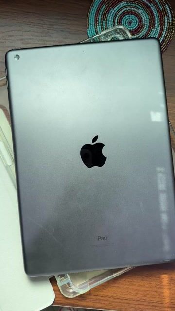 Apple iPad Gen 9 64GB Bạc Like new 99%. Mua bán Máy tính bảng tại Quận 7 Tp Hồ Chí Minh được đăng bởi Quỳnh dọn nhà ăn Tết  hình 1