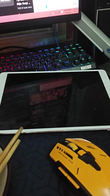 Apple iPad 10.5 inch 2017 Treo logo. Mua bán Máy tính bảng tại Quận Thanh Xuân Hà Nội được đăng bởi nguyễn xuân đạt hình 1