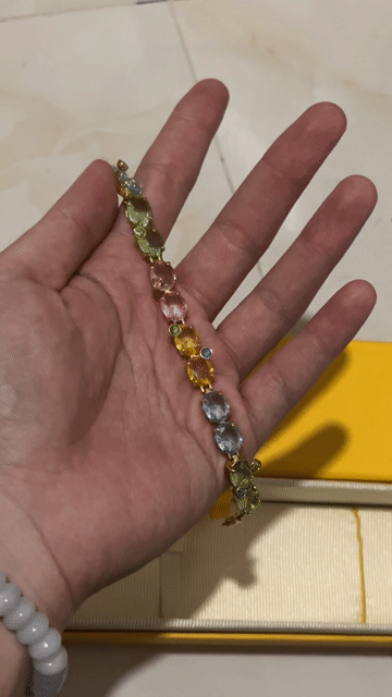 Vòng tay Swarovski Nữ Nhiều màu. Mua bán Phụ kiện thời trang khác tại Huyện Chợ Lách Bến Tre được đăng bởi Nhân Long hình 1