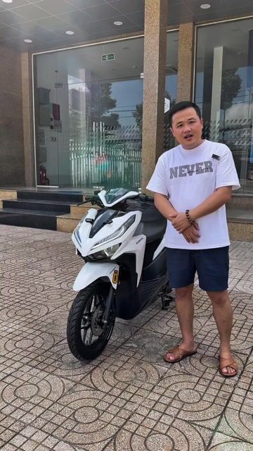 Vario 125 2021 nhập indo màu trắng đen.. Mua bán Xe máy tại Quận Ô Môn Cần Thơ được đăng bởi Trần Tùng hình 1
