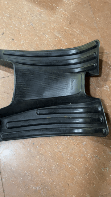 Thảm lót sàn Piaggio Vespa LX Đen. Mua bán Phụ tùng xe tại Quận Hoàng Mai Hà Nội được đăng bởi Quang Gà Sport hình 1