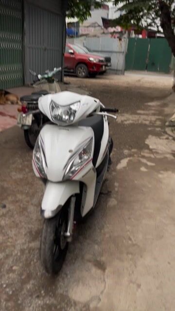 Honda Vision màu Trắng. Mua bán Xe máy tại Quận Thanh Xuân Hà Nội được đăng bởi xe máy cũ hà nội hình 1