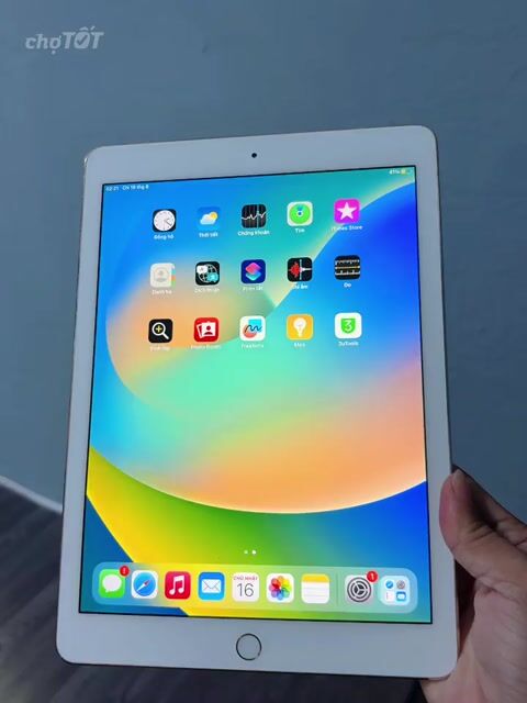 Apple iPad Pro 9.7 32GB Vàng. Mua bán Máy tính bảng tại Quận 1 Tp Hồ Chí Minh được đăng bởi Lucas Huỳnh hình 1