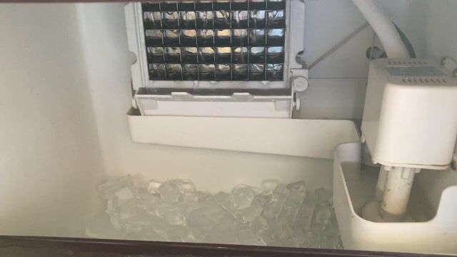Máy làm đá viên ICEMAN KK60 Nâu. Mua bán Bếp, lò, đồ điện nhà bếp tại Huyện Thuỷ Nguyên Hải Phòng được đăng bởi Đại Nam hình 1